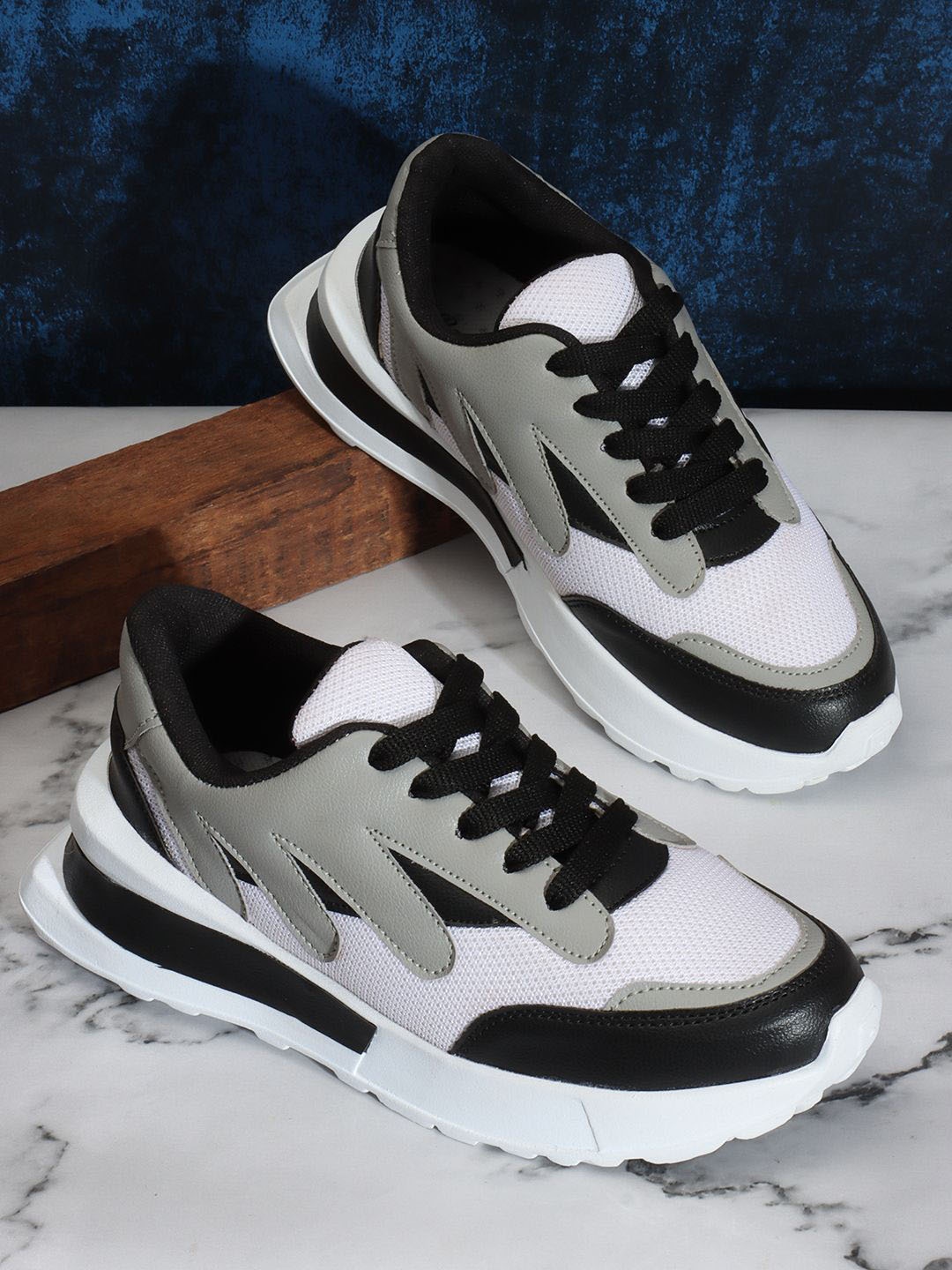 

The Roadster Lifestyle Co Women Chunky Sole Casual Sneakers, Black