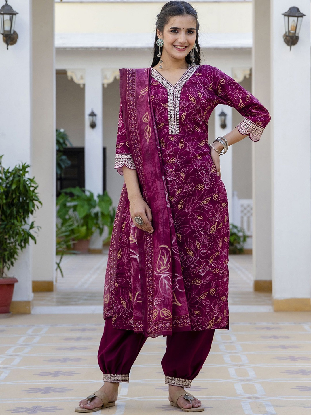 

KLOSIA Ethnic Motifs Embroidered Thread Work Straight Kurta With Trousers & Dupatta, Maroon