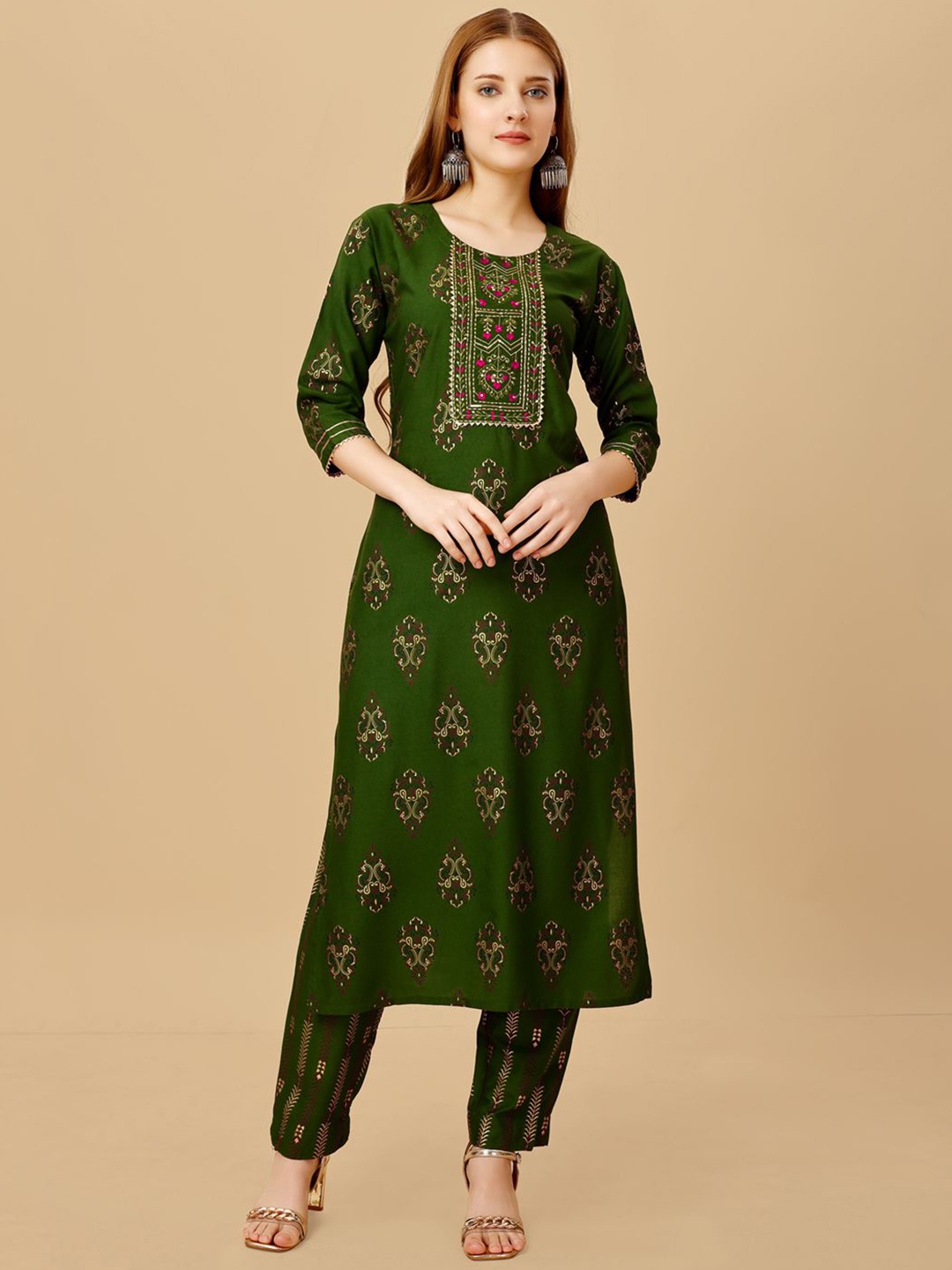 

HI FI NX Ethnic Motifs Printed Sequinned Straight Kurta with Trousers, Green