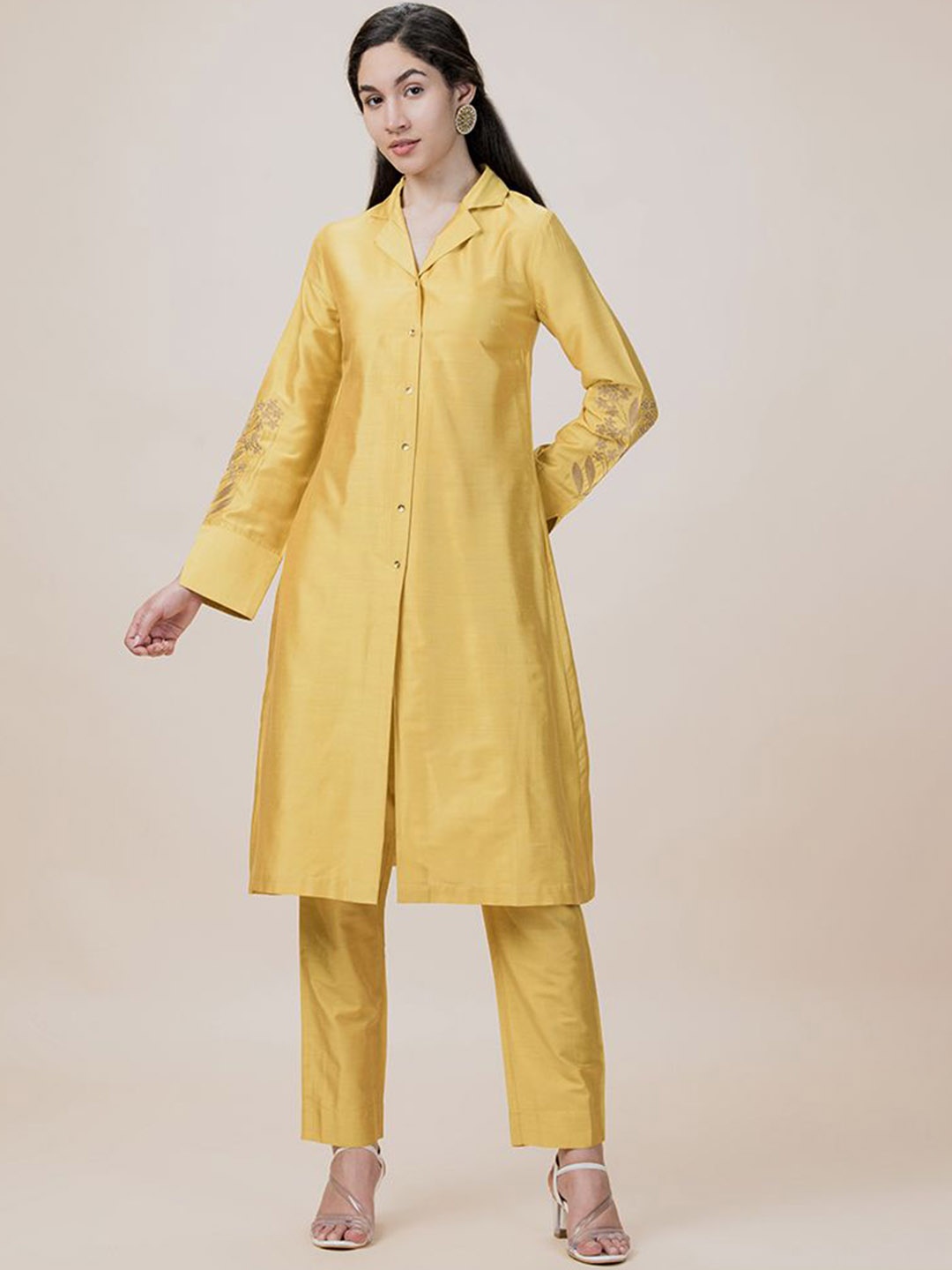 

BARARA ETHNIC Floral Embroided Cuban Collar A-Line Kurta With Trousers, Yellow