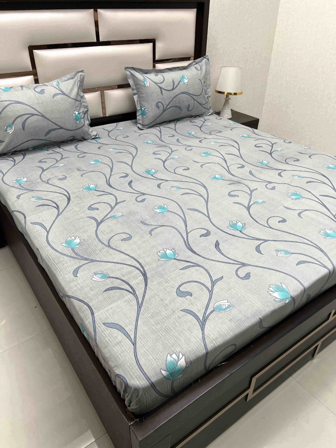 

Pure Decor Velar Grey Floral Pure Cotton 400 TC Super King Bedsheet Set-2.74 m x 3.04 m