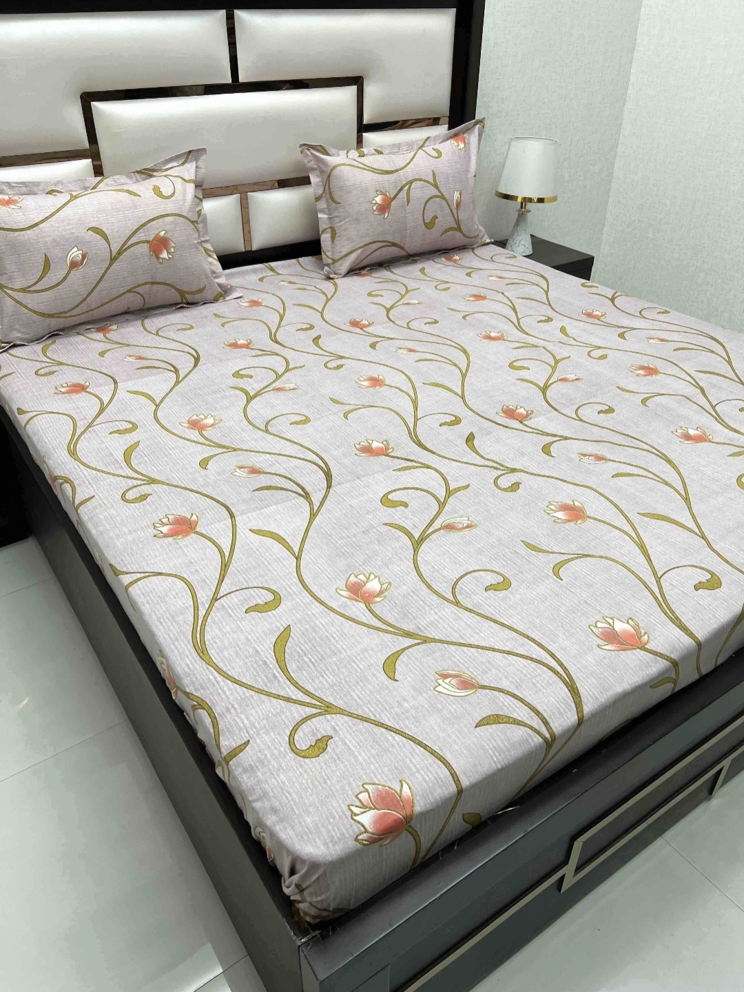 

Pure Decor Grey & Red Floral Pure Cotton 400 TC King Bedsheet Set 2.74 m x 3.04 m