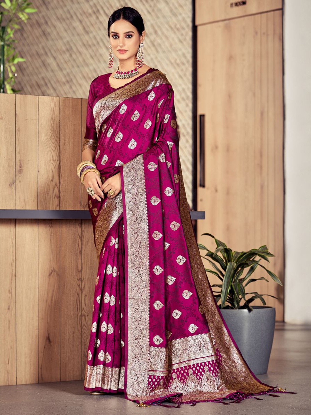 

KALINDI Woven Design Zari Banarasi Saree, Purple