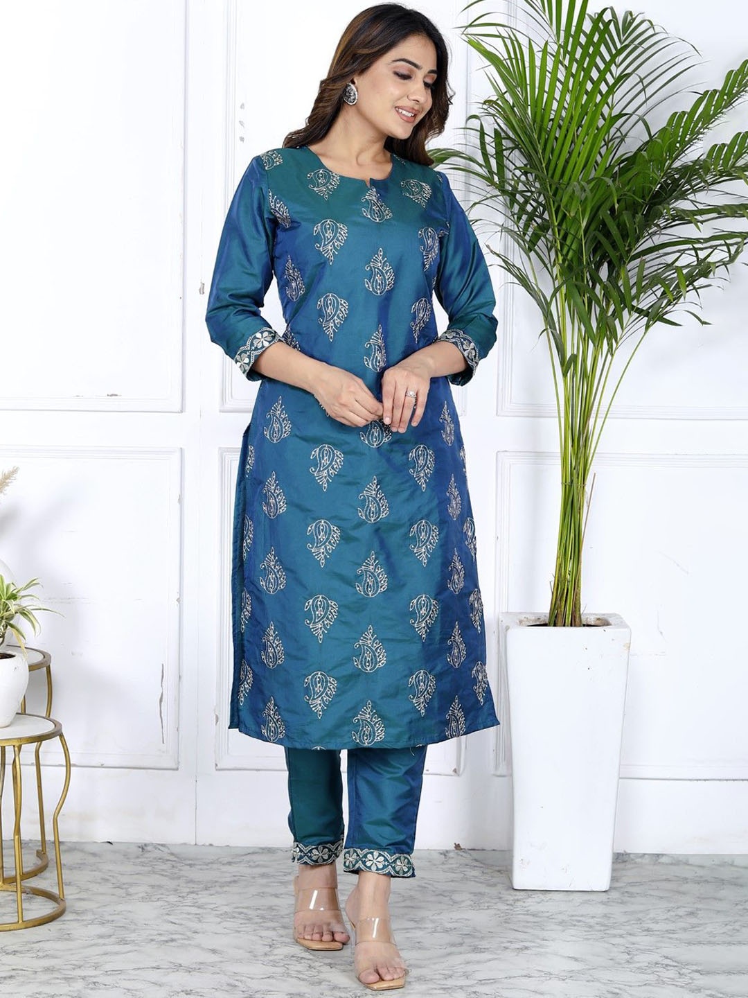 

Dwijupal Paisley Embroidered Zari Pure Silk Straight Kurta With Trouser, Teal