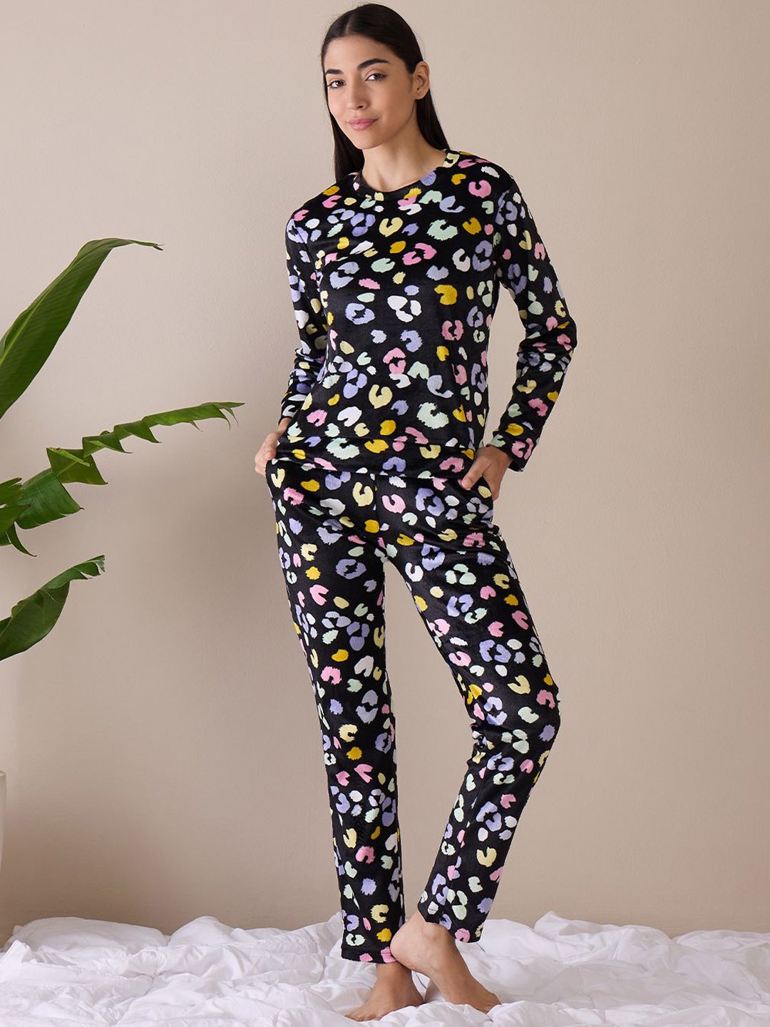 

Sweet Dreams Women Abstract Printed Night Suit, Black