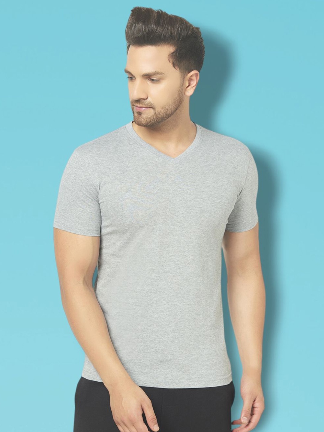 

THE DAILY OUTFITS Men Solid V-Neck Cotton T-shirt, Grey