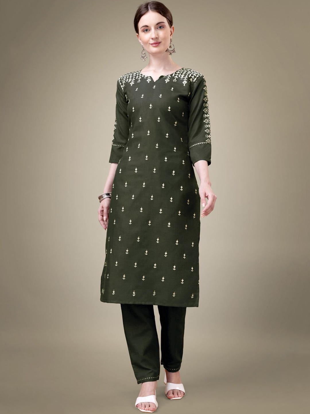 

HI FI NX Ethnic Motifs Embroidered Straight Thread Work Kurta with Trousers, Green