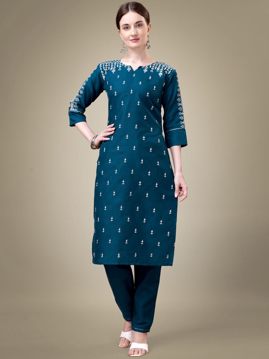 

HI FI NX Ethnic Motifs Embroidered Straight Kurta With Churidar, Blue