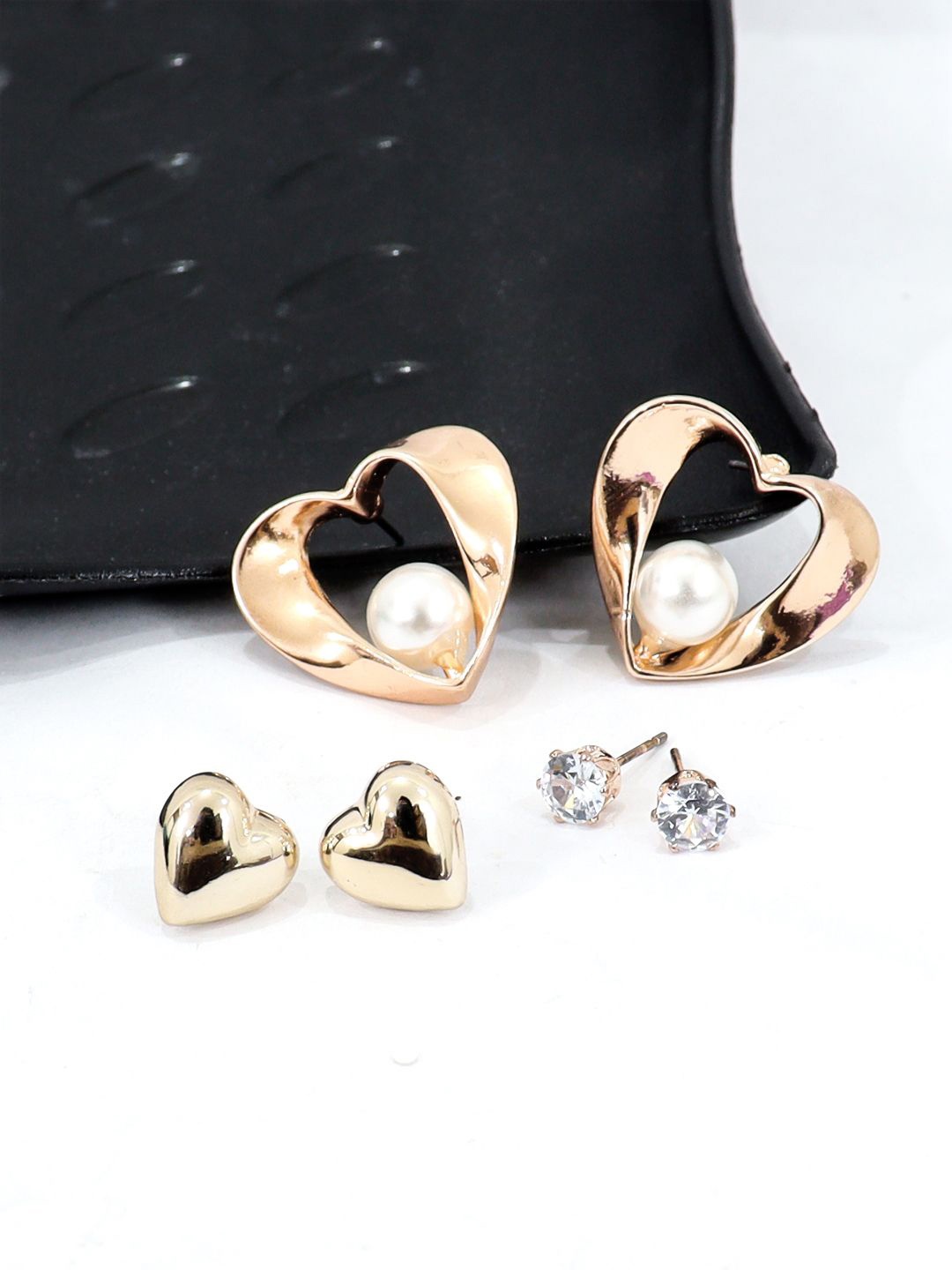 

KRENOZ Heart Shaped Studs Earrings, Gold