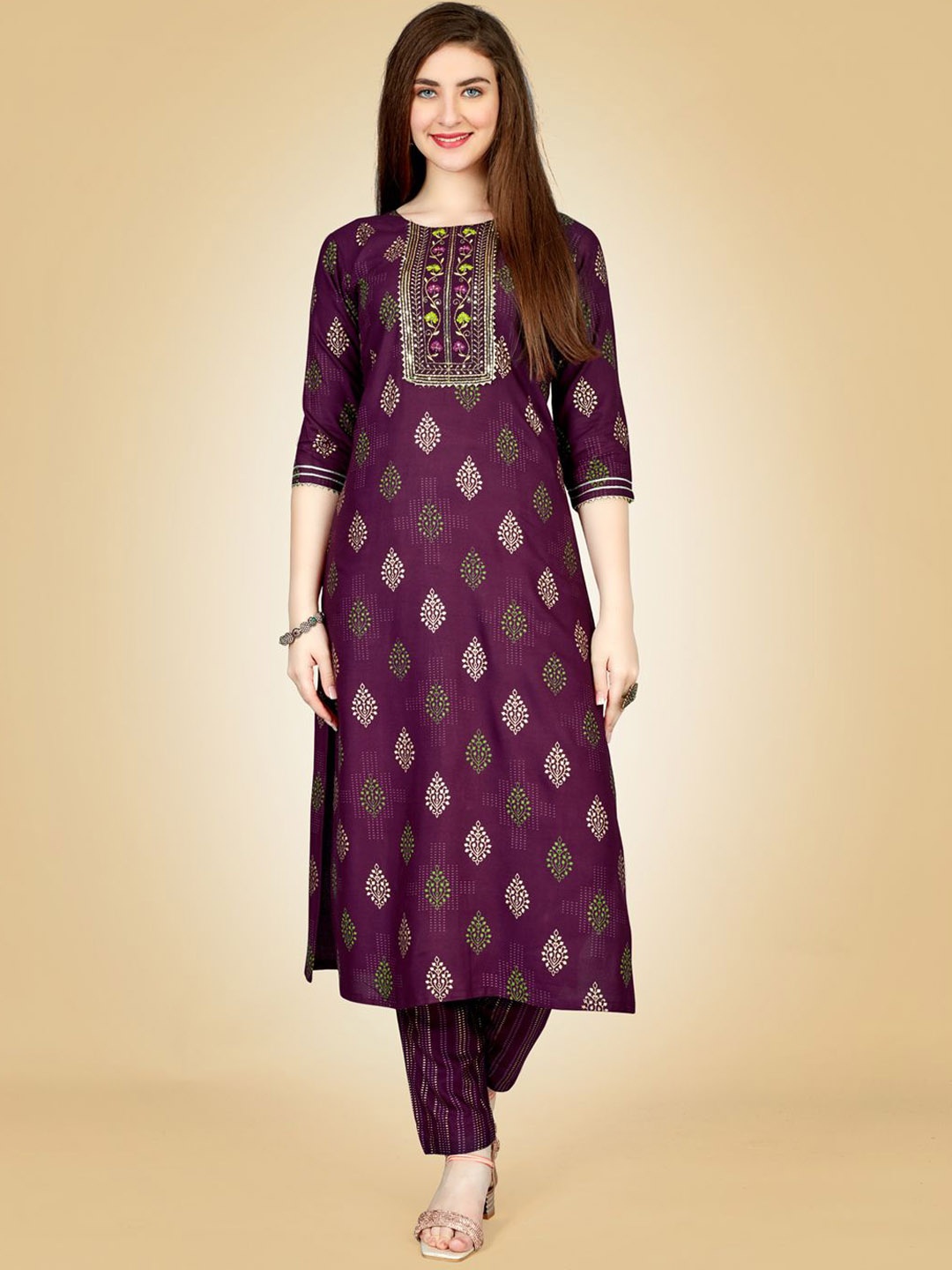 

HI FI NX Ethnic Motifs Printed Sequinned Straight Kurta with Trousers, Purple