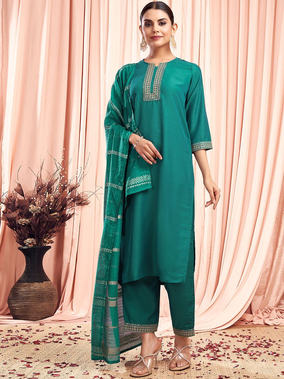 

SKYLEE Green Yoke Design Sequined Straight Kurta With Trousers & Dupatta