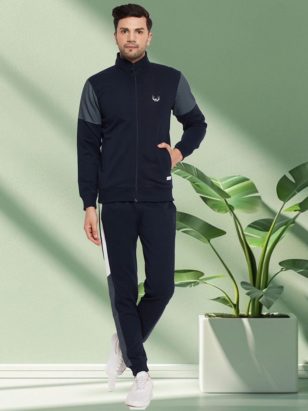 

WILD WEST Men Colourblocked Tracksuits, Navy blue
