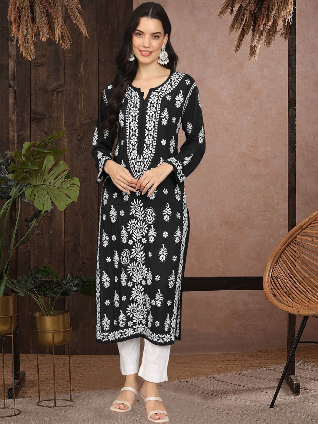 

PARAMOUNT CHIKAN Women Embroidered Lucknowi Chikankari Modal Kurta, Black