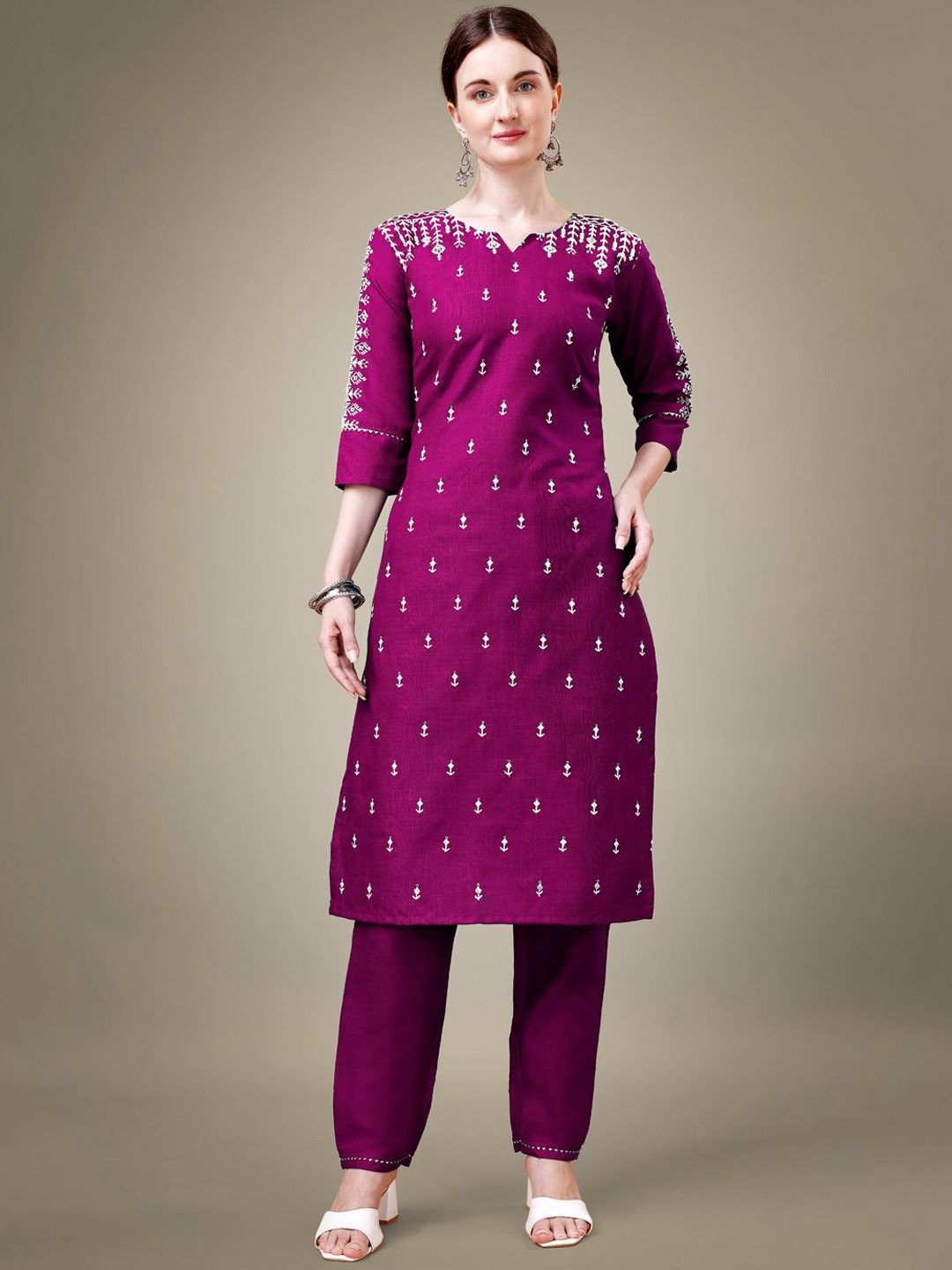 

HI FI NX Ethnic Motifs Embroidered Straight Kurta With Churidar, Purple