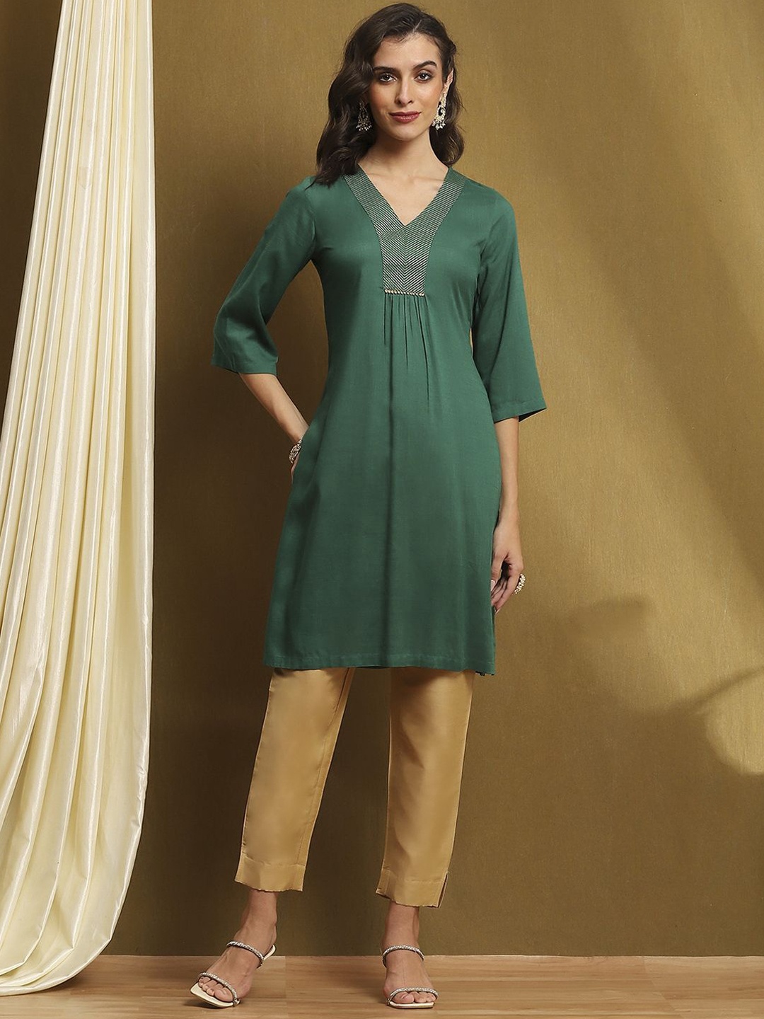 

Biba Yoke Design V-Neck Regular Straight Kurta, Green