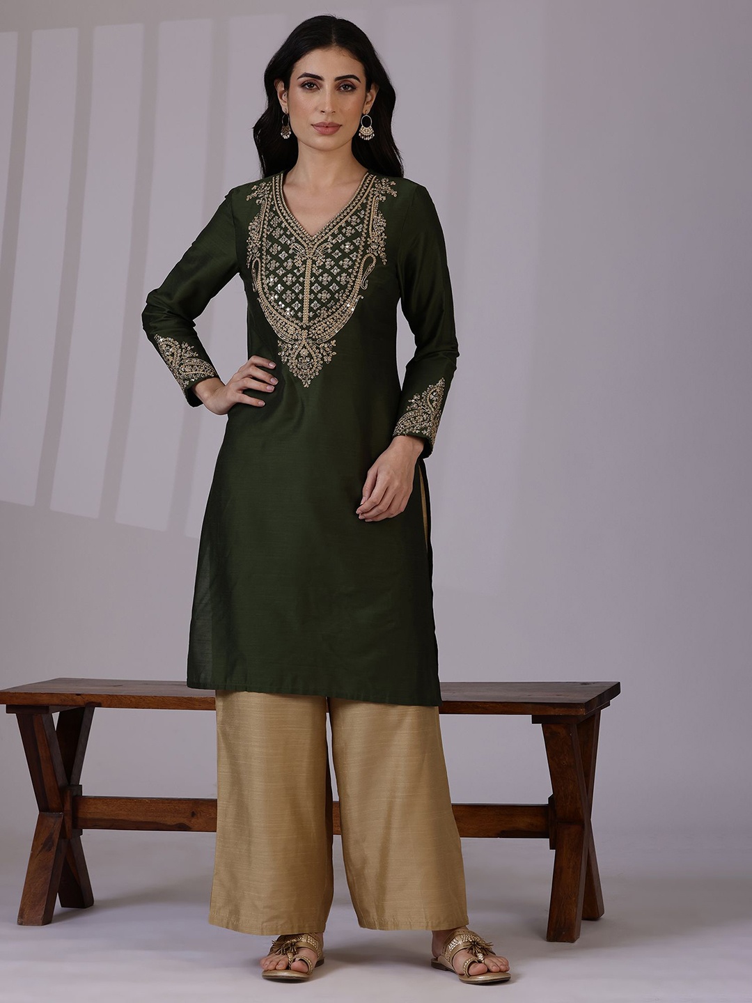 

W Green Floral Embroidered V-Neck Long Sleeves Regular Straight Kurta