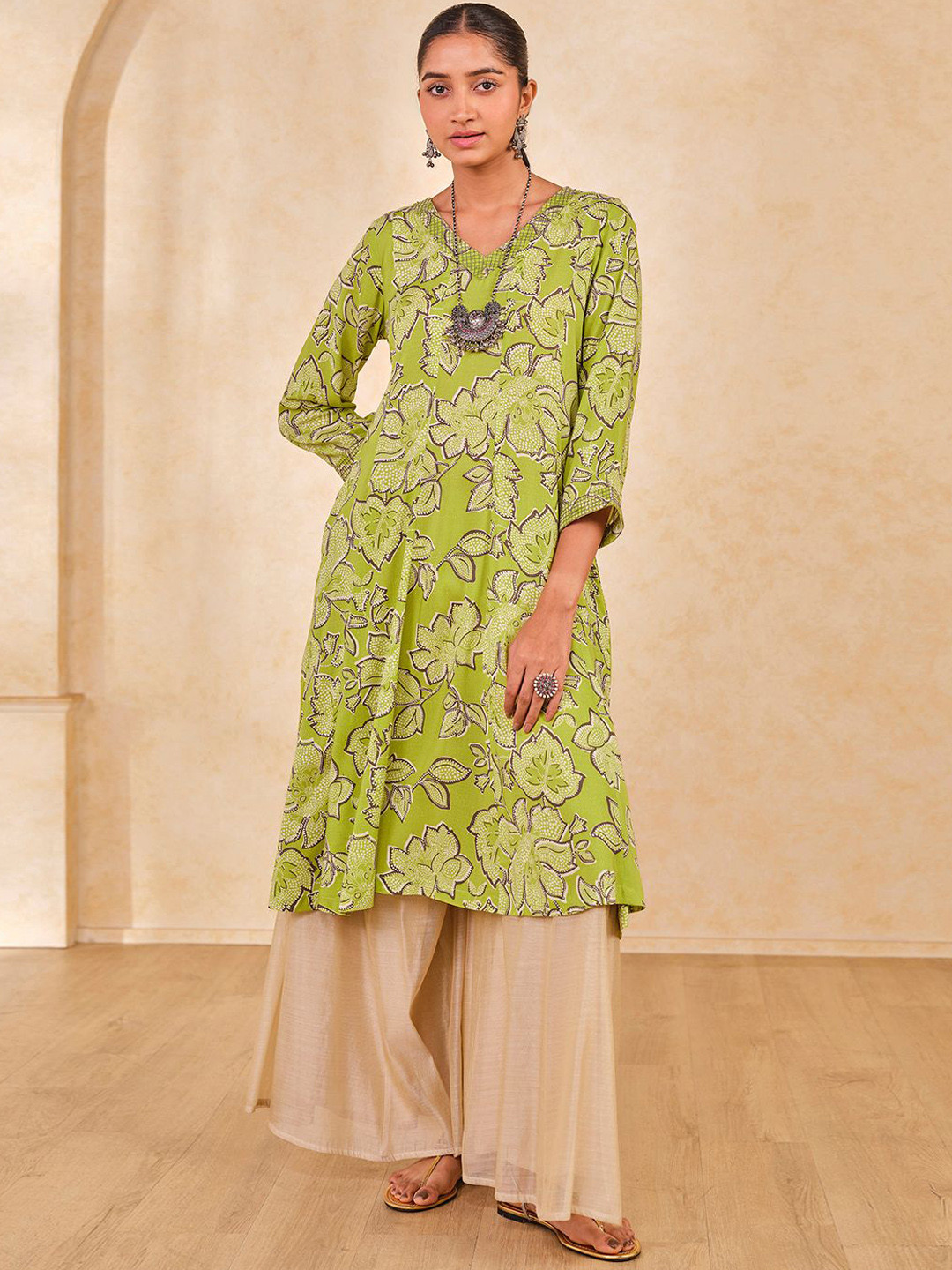 

Global Desi Floral Printed V-Neck A-Line Kurta, Green