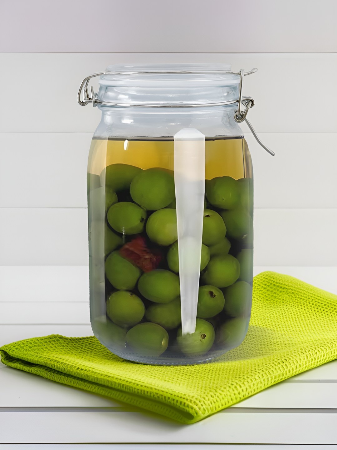 

The Better Home Transparent Glass Easy to Clean Jar With Buckle Lid & Wide Mouth 3L