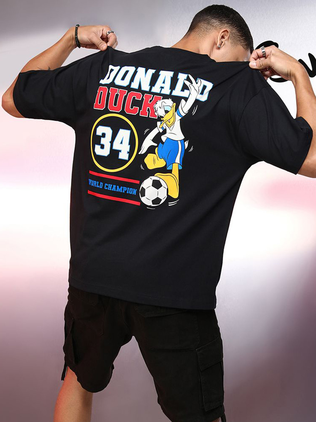 

HIGHLANDER Men Donald Duck Printed Drop Shoulder Sleeves Tshirt, Black