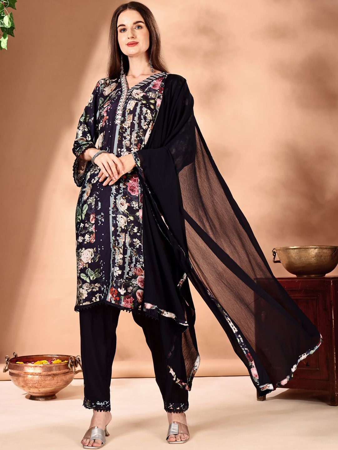 

KUNDAN FAB Floral Printed V-Neck Straight Kurta With Pyjamas & Dupatta, Black