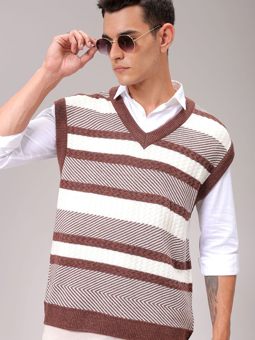 

The Indian Garage Co Men Striped V-Neck Pullover, Brown