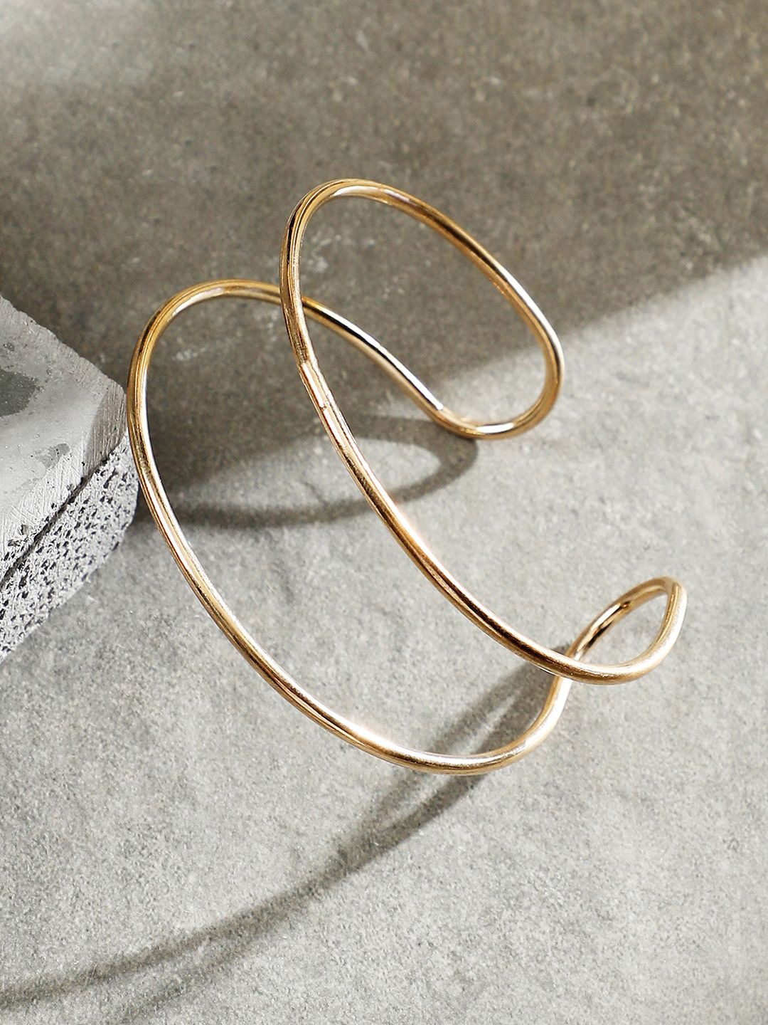 

SOHI Gold-Plated The Minimal Lined Cuff Armlet Bracelet