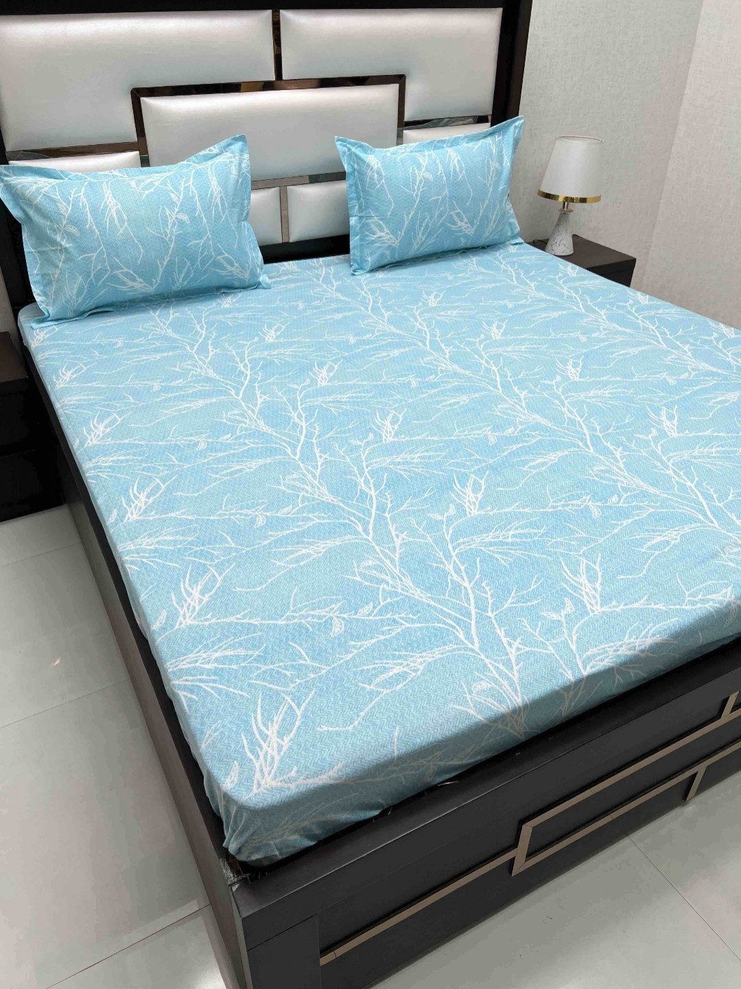 

Pure Decor Blue & White Floral Pure Cotton 350 TC King Bedsheet Set 2.75 m x 3.05 m