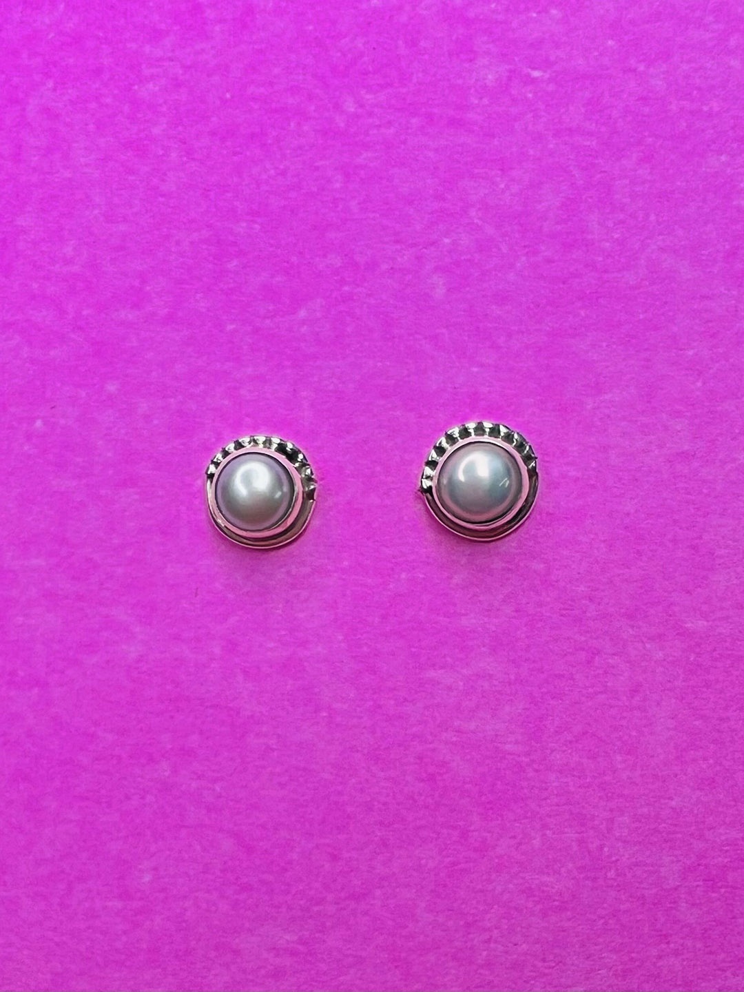 

Arte Jewels Sterling Silver Pearls Contemporary Studs, White