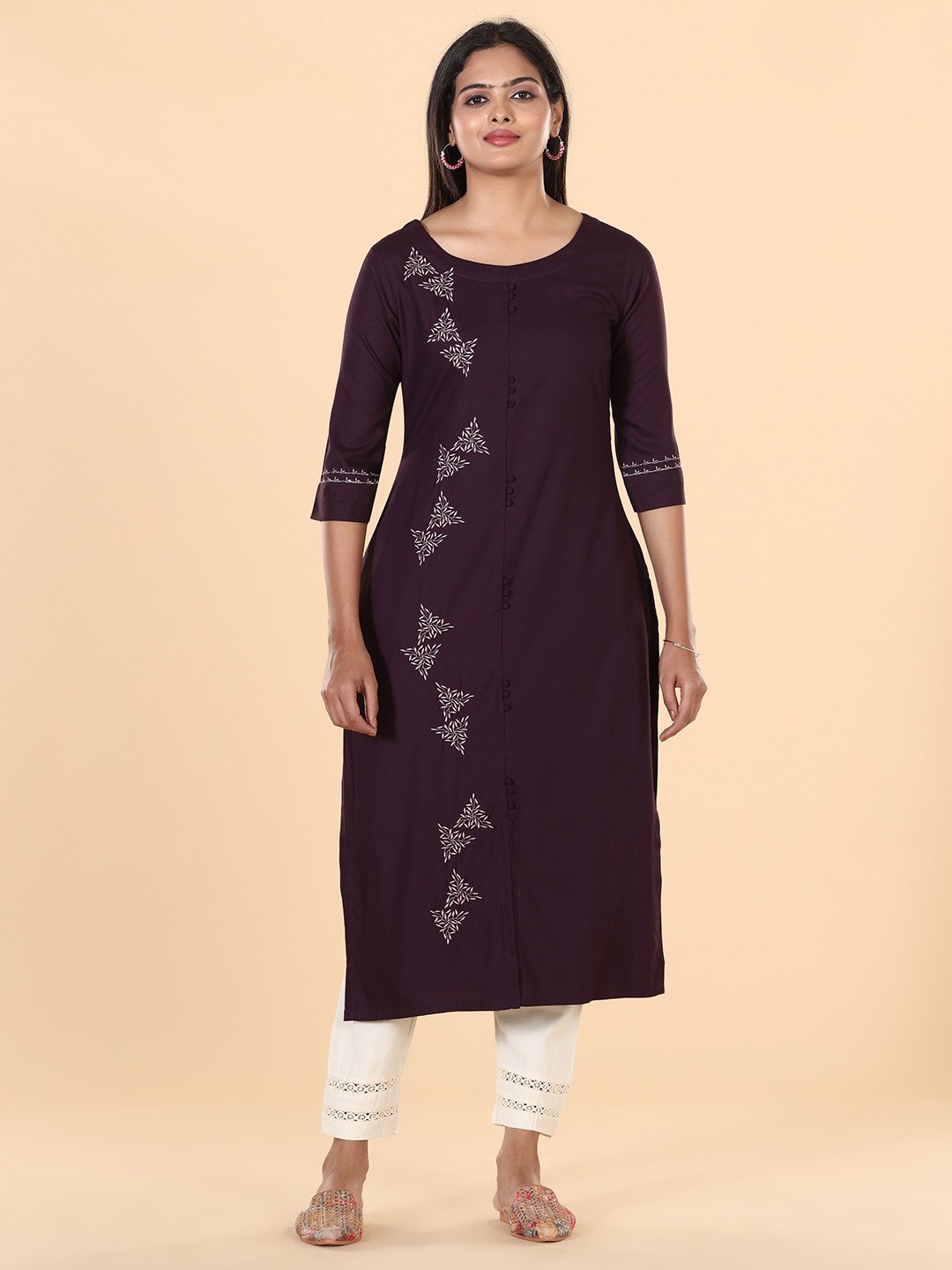 

Vismay Embroidered Round Neck Straight Kurta, Maroon