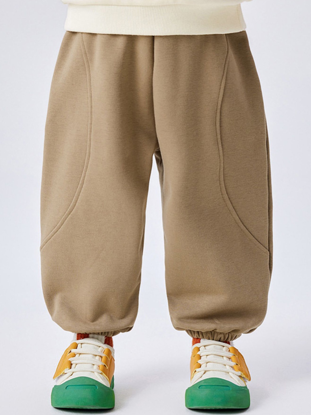 

LULU & SKY Boys Solid High-rise Jogger, Khaki