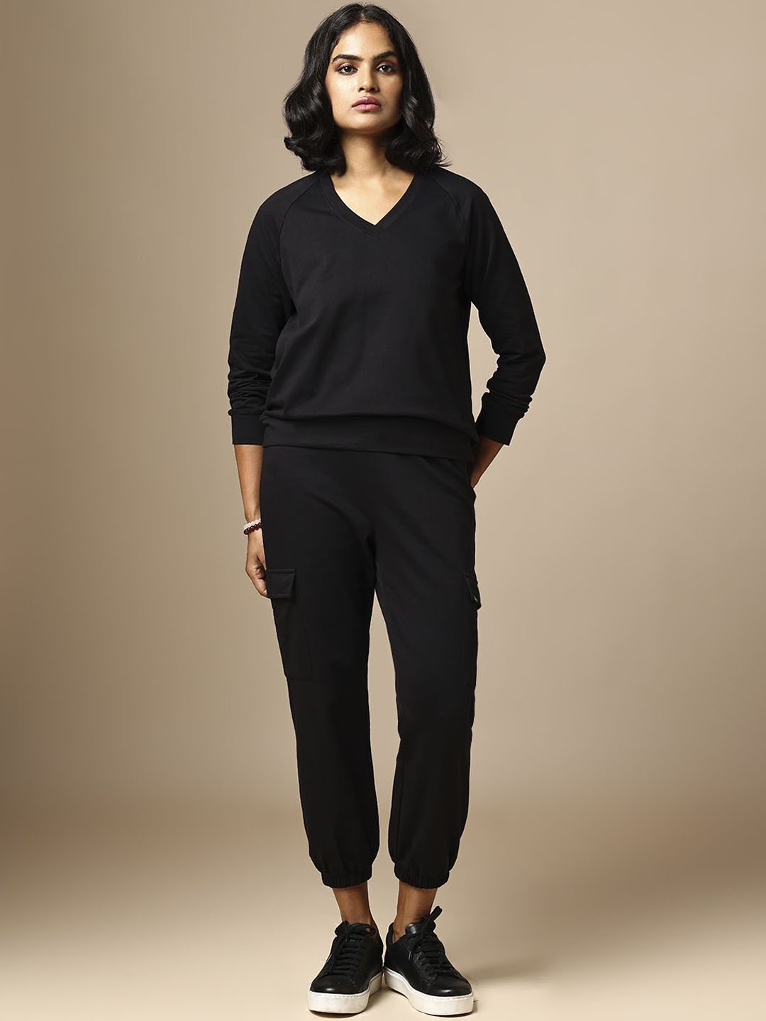 

Chemistry V-Neck Sweatshirt With Joggers Co-Ords, Black