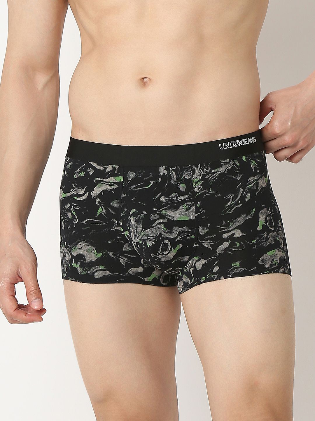 

UnderJeans by Spykar Men Printed Short Trunk UJNRPTSI102BLACK15, Black