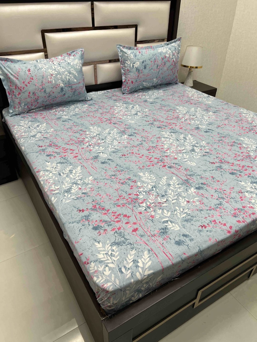 

Pure Decor Grey & Pink Floral Pure Cotton 380 TC King Bedsheet Set 2.75 m x 3.04 m