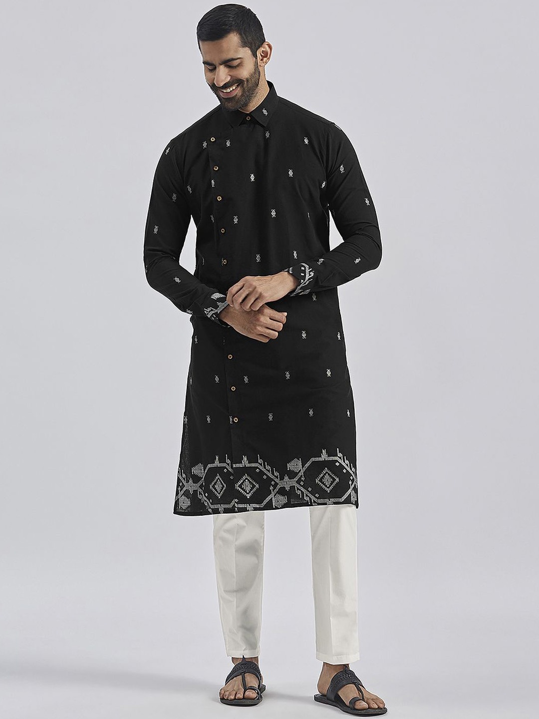 

VASTRAMAY Men Floral Angrakha Sequinned Pure Cotton Kurta with Pyjamas, Black