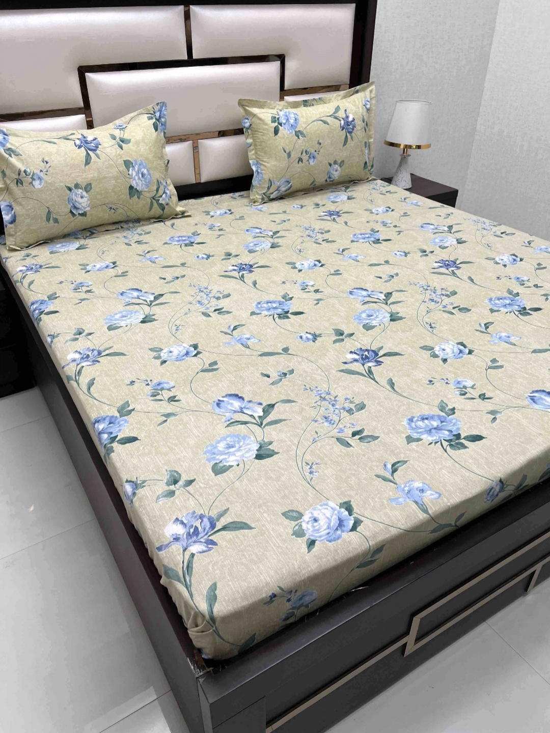 

Pure Decor Velar Green Floral Pure Cotton 380 TC Super King Bedsheet Set-2.75 m x 3.04 m