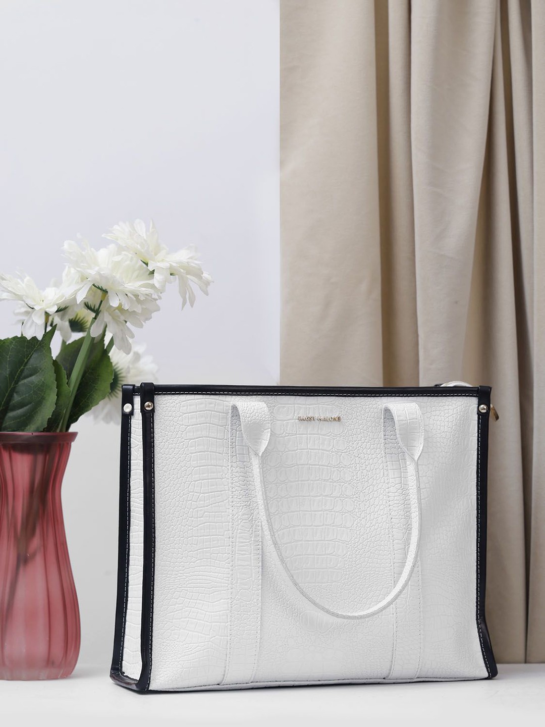 

Bagsy Malone Women Textured Structured Tote Bag, White
