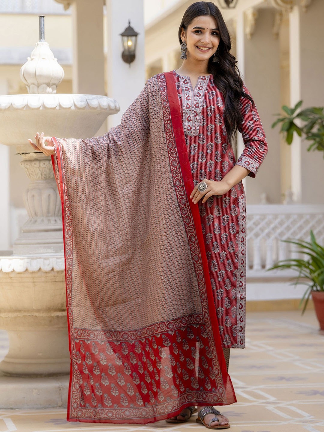 

KLOSIA Ethnic Motifs Printed Straight Kurta With Trousers & Dupatta, Red