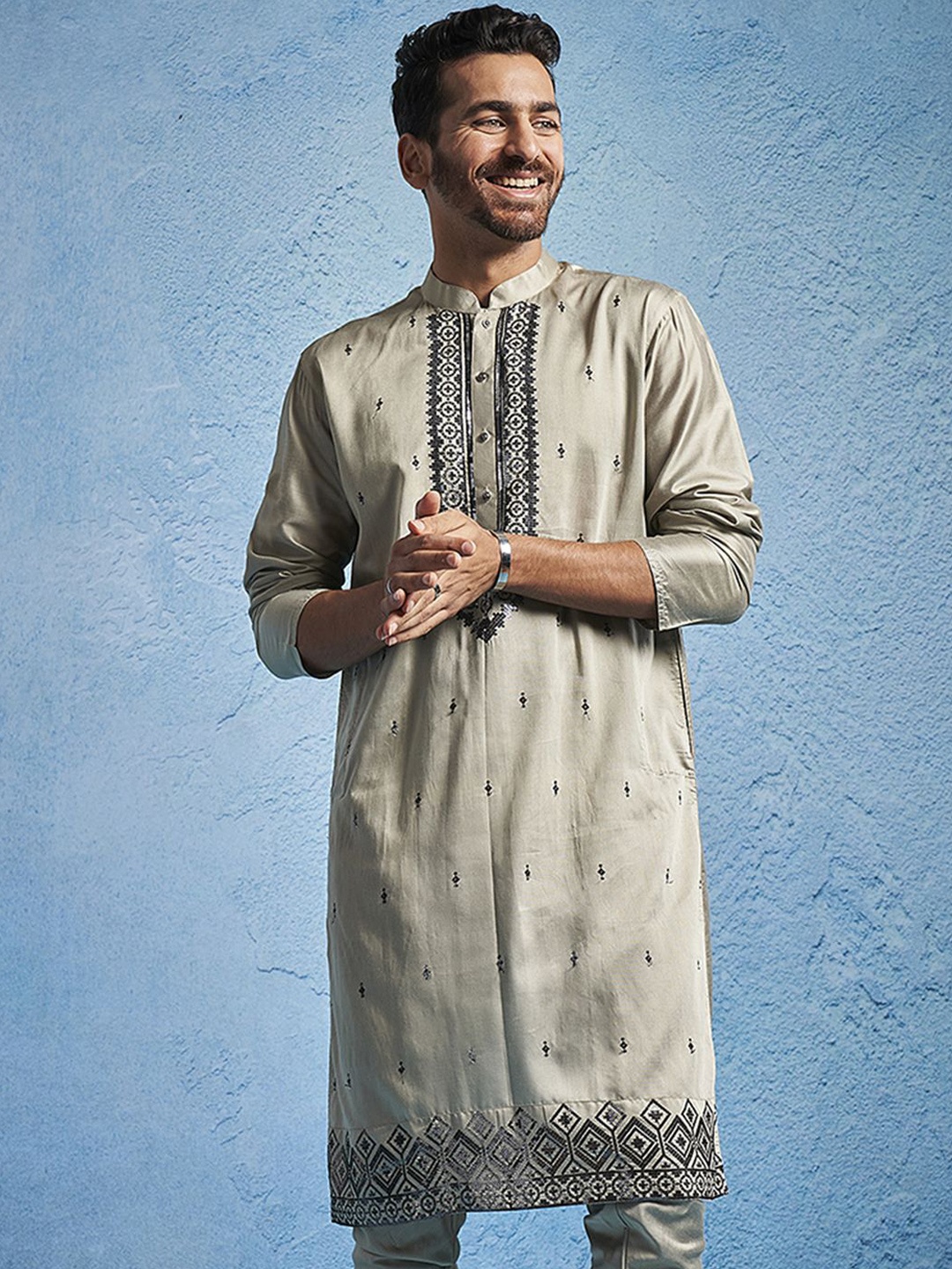 

VASTRAMAY Geometric Embroidered Thread Work Mandarin Collar Silk Straight Kurta, Beige