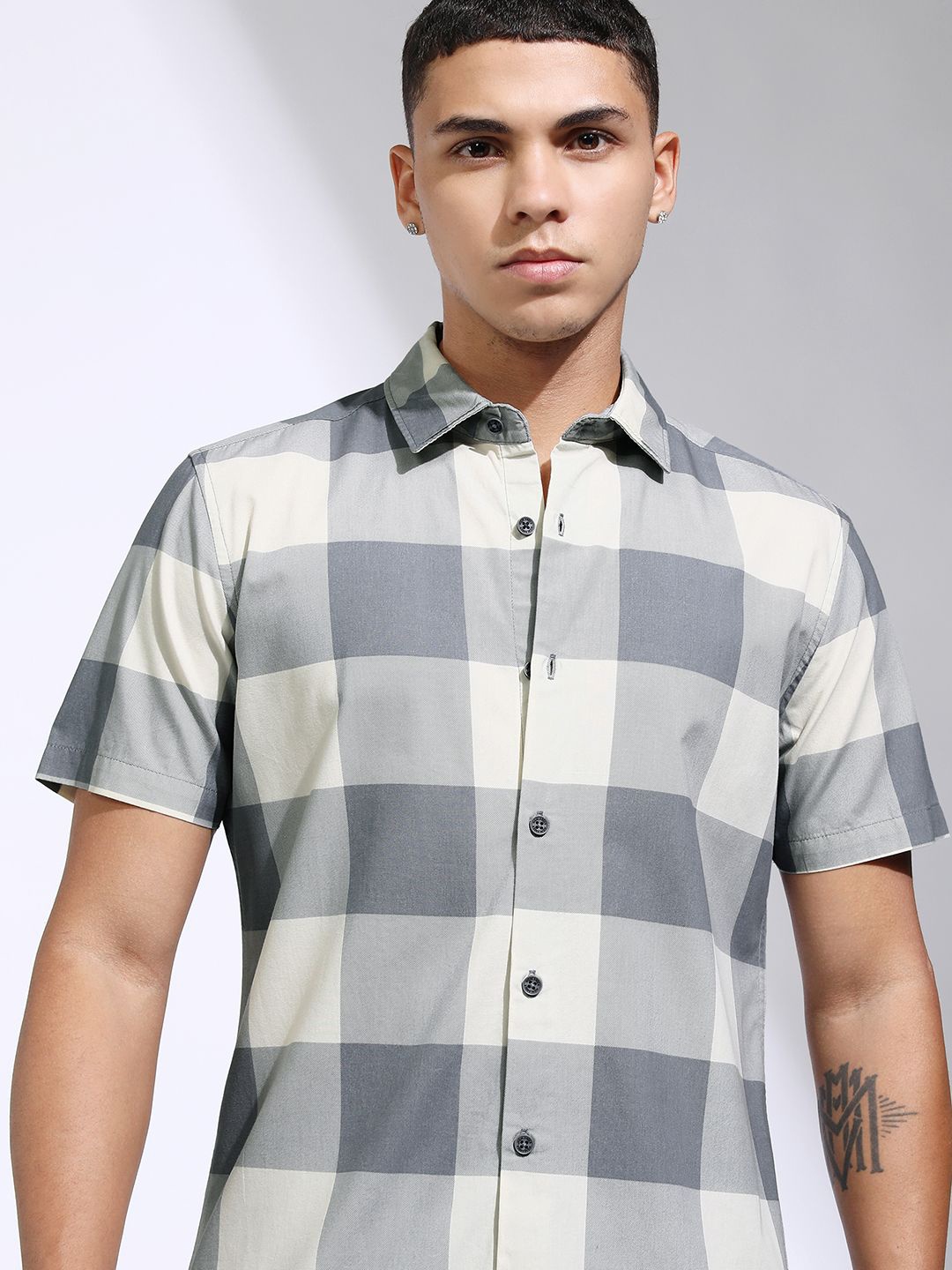 

Highlander Men Checked Cotton Casual Shirt, Grey