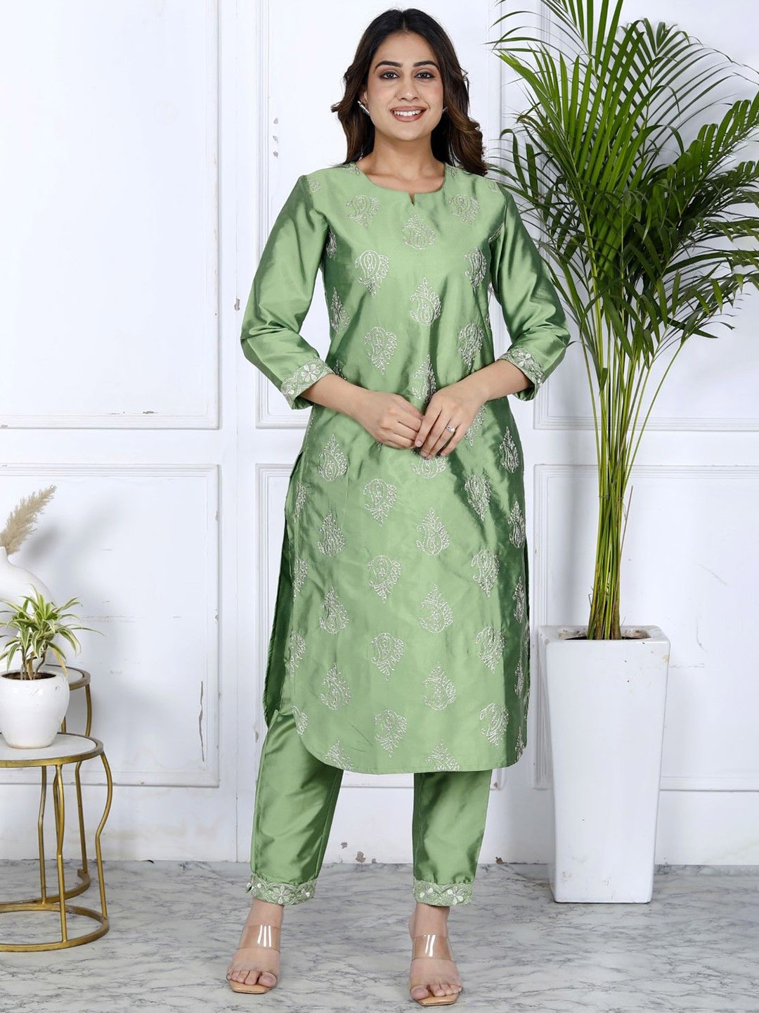 

Dwijupal Paisley Embroidered Zari Pure Silk Straight Kurta With Trouser, Green