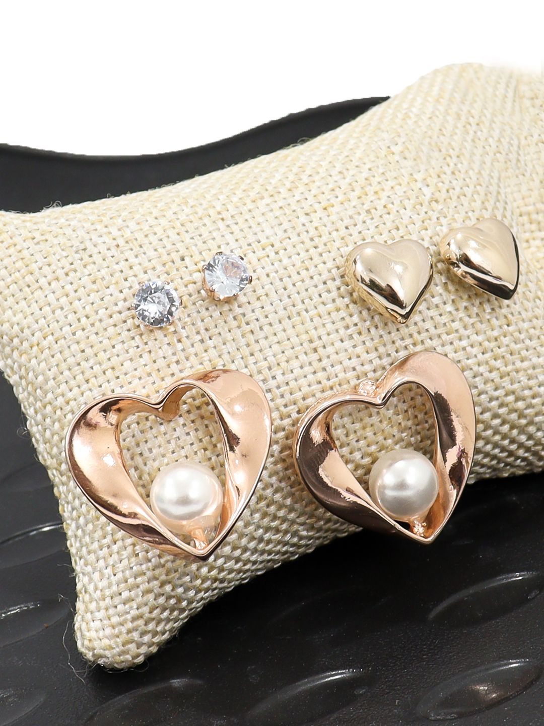 

VAGHBHATT Pack Of 6 Gold-Plated Pearls Studded Heart Shaped Studs Earrings