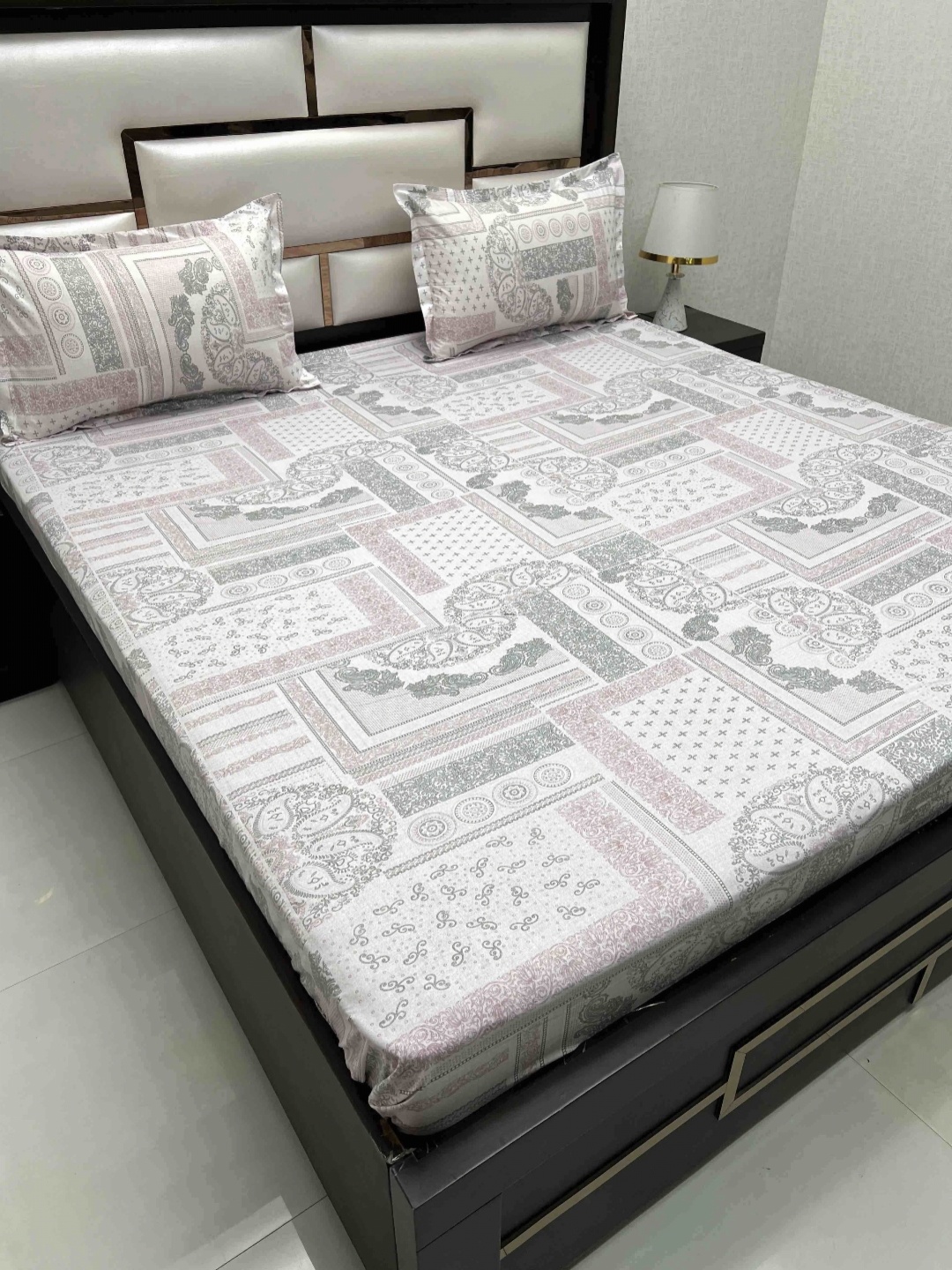 

Pure Decor Velar Pink Ethnic Motifs Pure Cotton 380 TC Super King Bedsheet Set-2.75mx3.04m