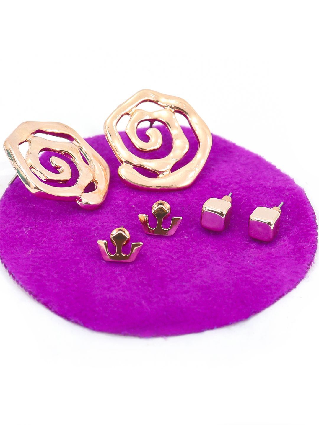 

VAGHBHATT Classic Studs Earrings, Gold