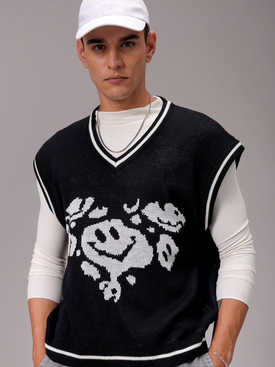 

The Indian Garage Co Men Printed V-Neck Pullover Sweater, Black