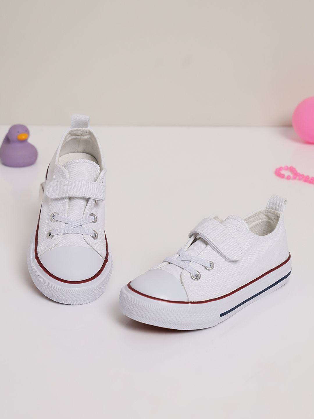 

Truffle Collection Unisex Kids Canvas Sneakers, White