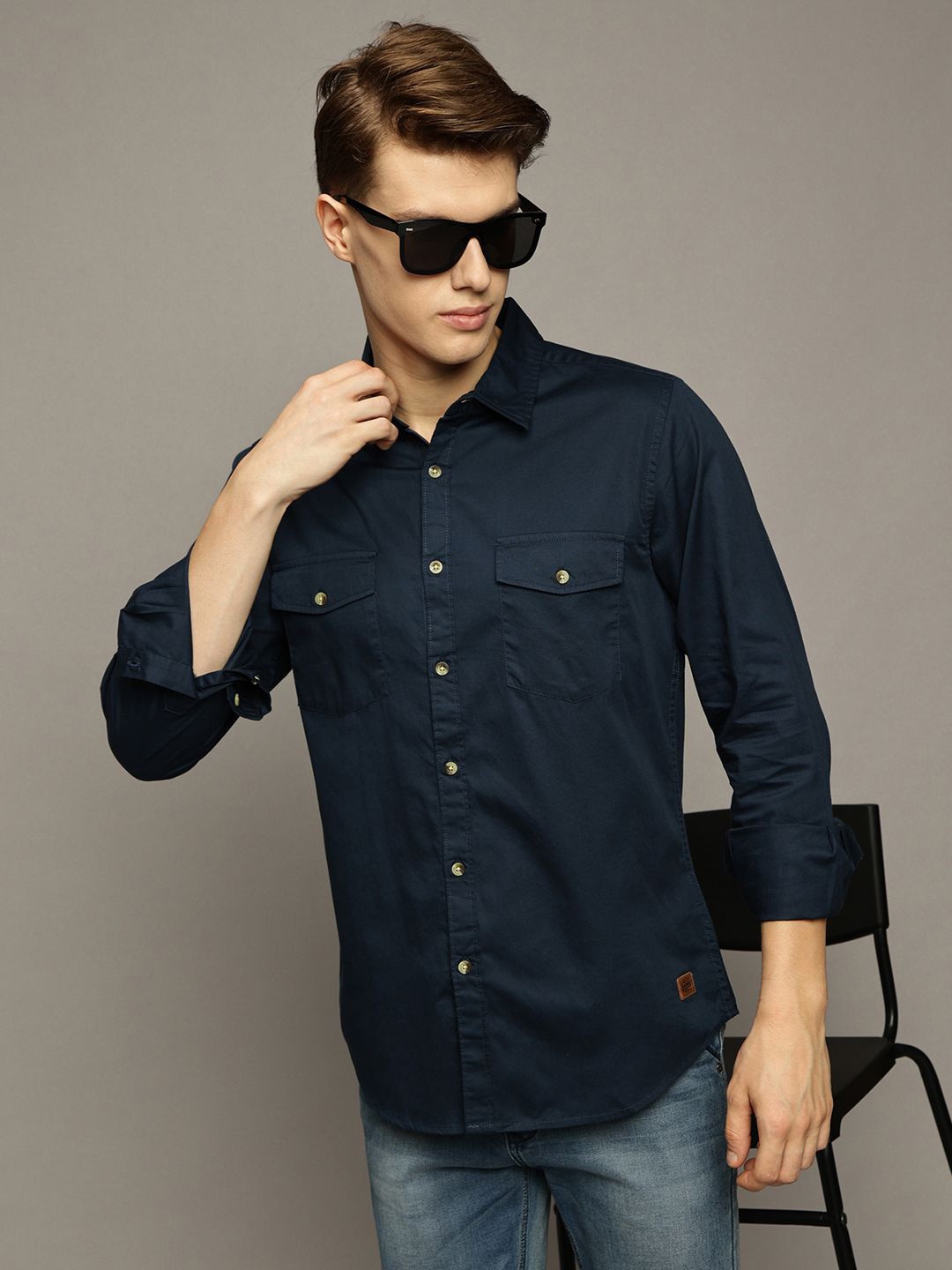 

The Roadster Lifestyle Co. Men Premium Spread Collar Solid Cotton Casual Shirt, Navy blue