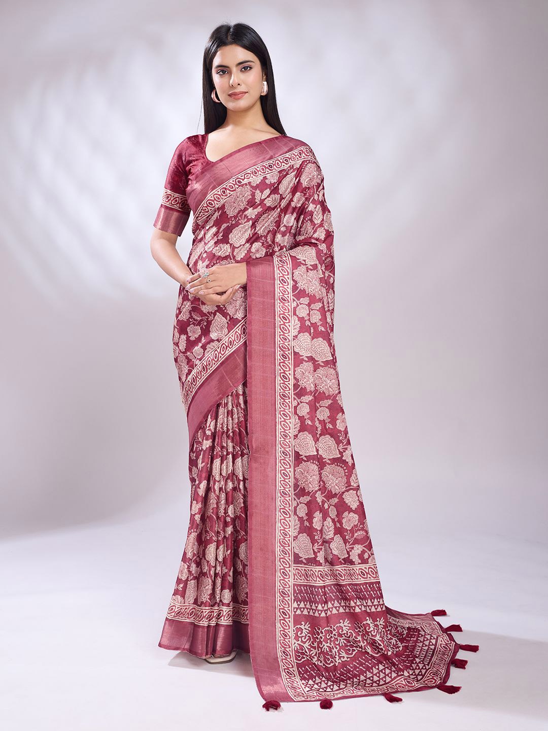 

KALINI Floral Printed Saree With Blouse Piece, Pink