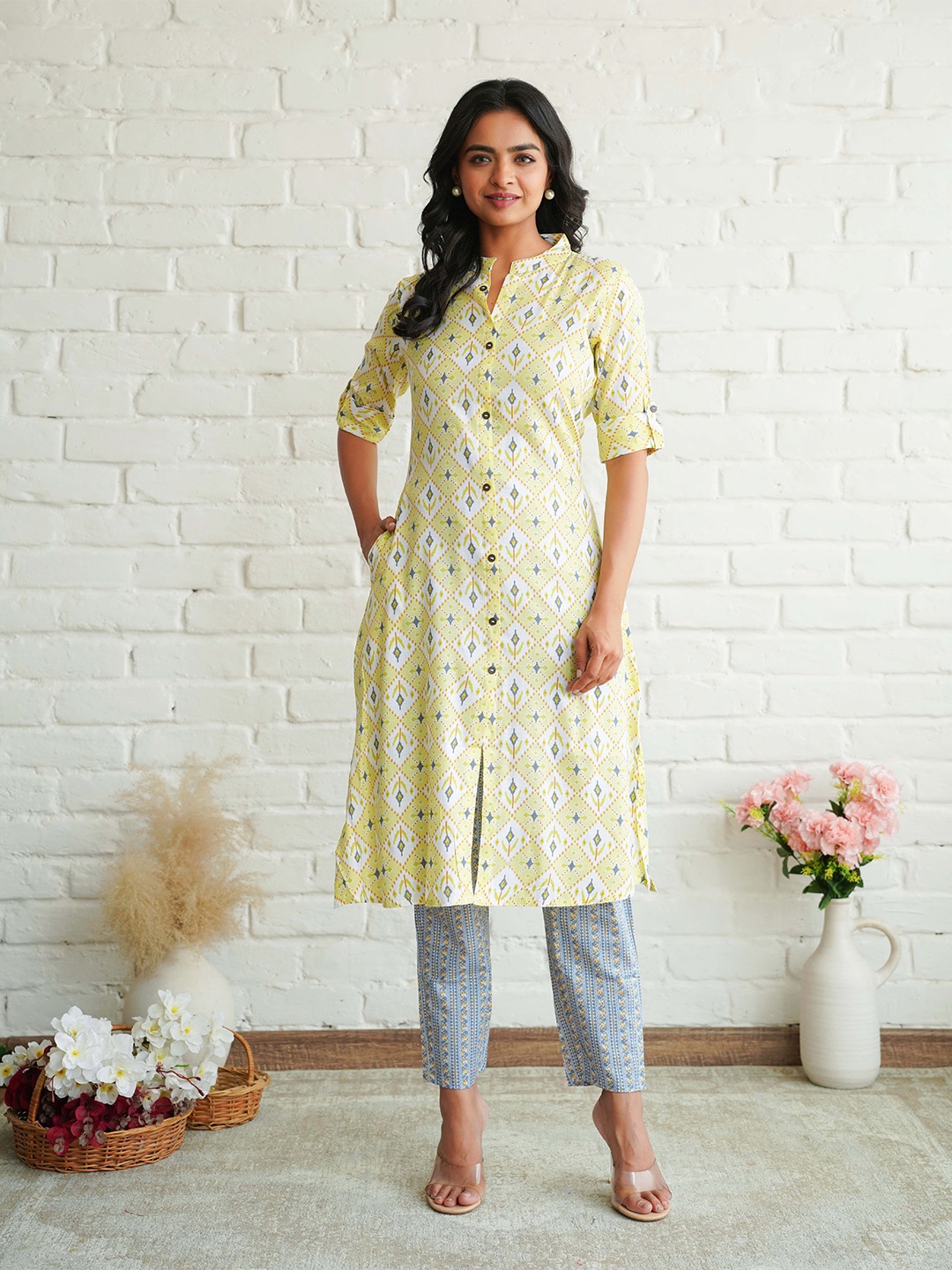 

DIZON Women Floral Printed Kurta, Yellow