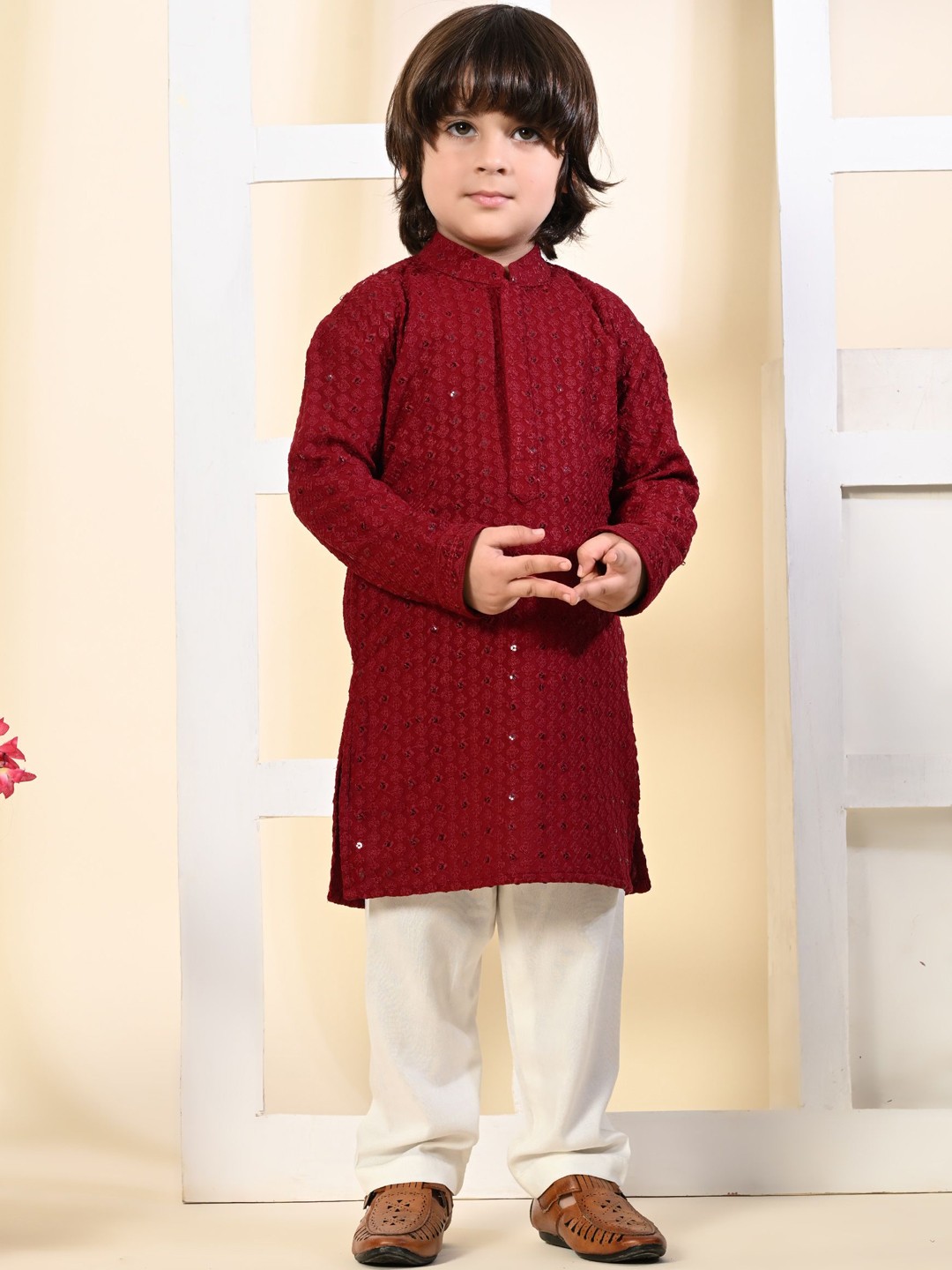 

Muffin Shuffin Boys Ethnic Motifs Embroidered Sequinned Kurta with Trousers, Maroon