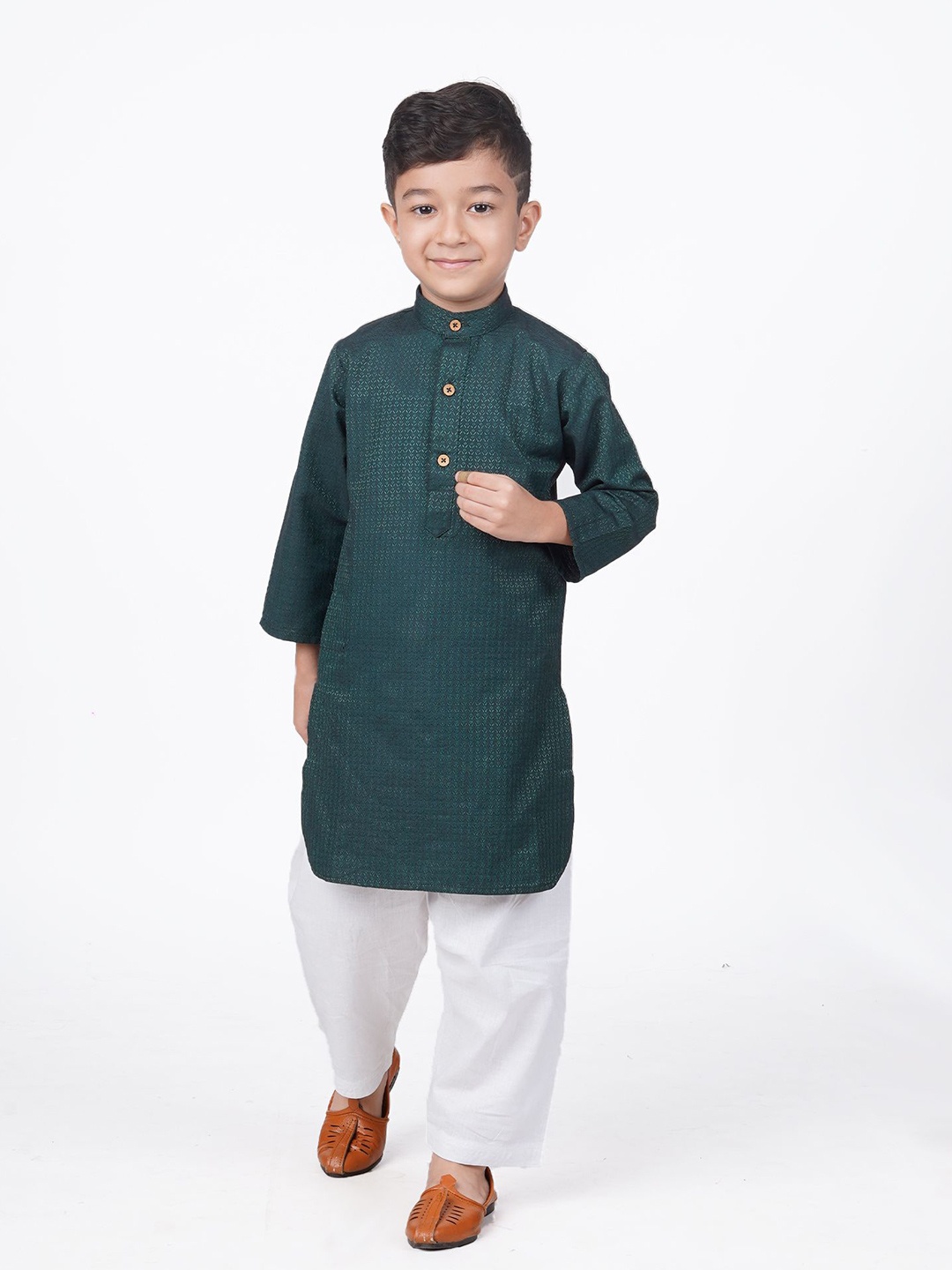

itsmycostume Boys Self Design Pathani Pure Cotton Kurta With Pyjama, Green